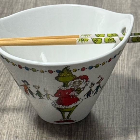 Dr. Seuss How The Grinch Stole Christmas Ramen Bowl, Chopsticks🥡🥢 - Picture 2 of 4